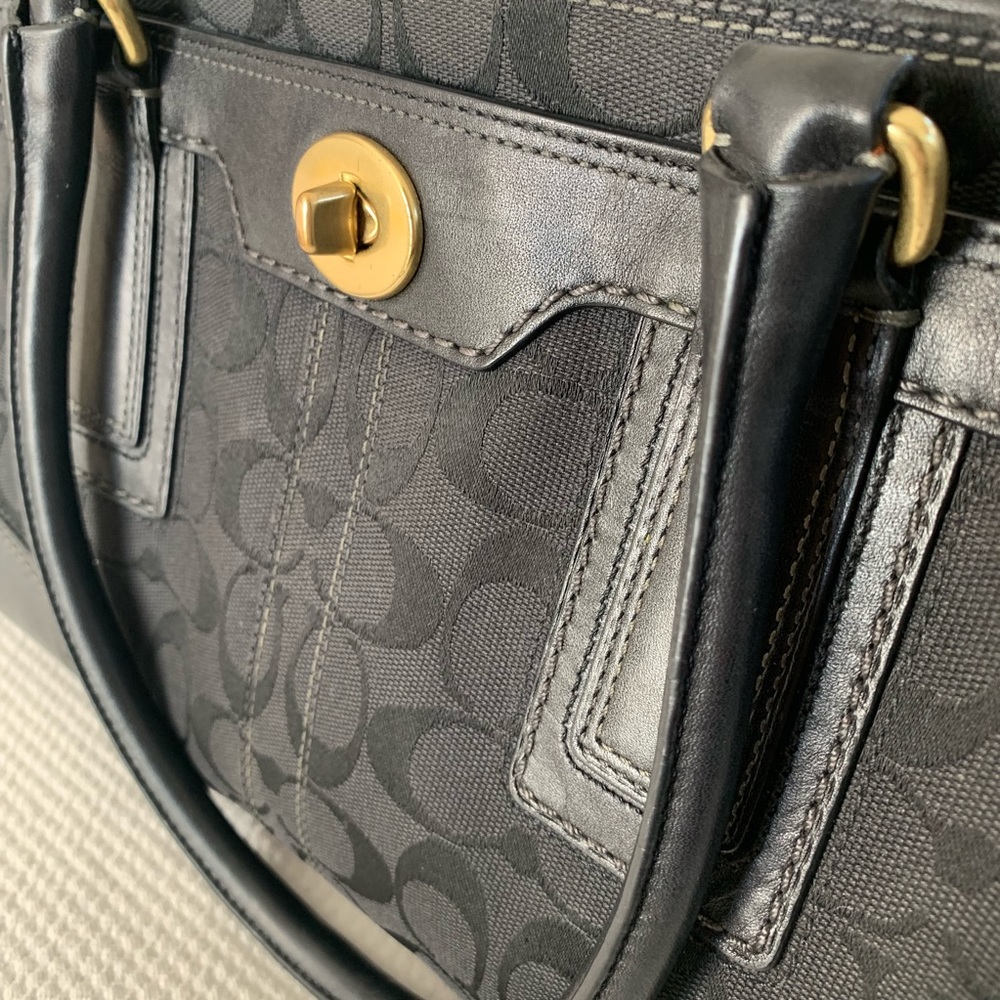 Coach ✨Signature✨ Purse - Picture 4 of 8